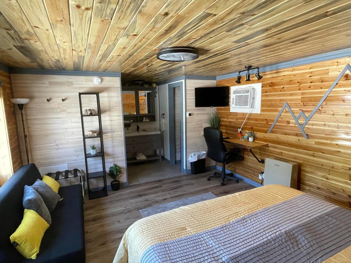 The Whispering Elms Motel Baker Экстерьер фото